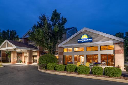 Days Inn & Suites by Wyndham Madison