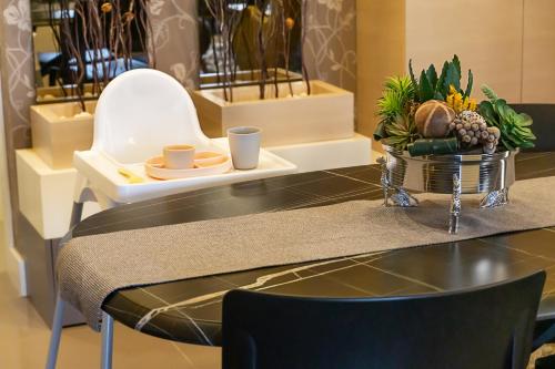 Downtown Oasis - Spacious Modern 3-BR Flat near Beachpark, Antalya