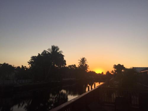 4 bedroom with pool, dock, canal. Bermudas Secret in Fort Lauderdale, USA