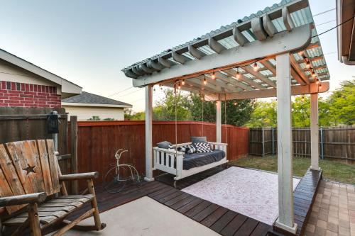 Aubrey Retreat with Patio, Pergola and Pool Access in Corinth, USA