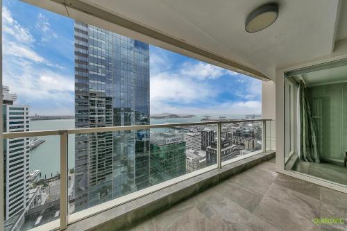 QV Stays Luxury with Sea Views - Apartment - Auckland