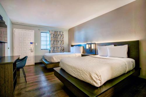 2 double beds