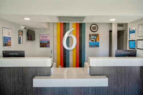 Hol, Motel 6 Kingman, AZ - Route 66 East in Kingman