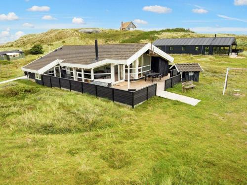  9 person holiday home in Ringk bing, Pension in Søndervig