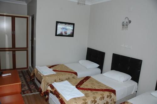 Standard Triple Room image 2