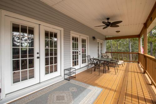 Channel Cat Cabin - Near New Orleans & Gulf Beach Casino in Shoreline Park, USA