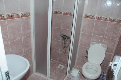 Standard Double Room image 3