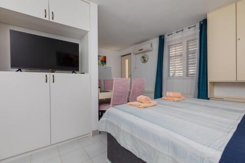 Studio Balica Rat 1065a - image 9