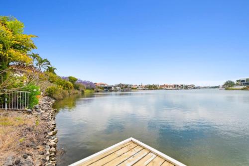 Escape to Clear Island - A Palmy Waterfront Oasis