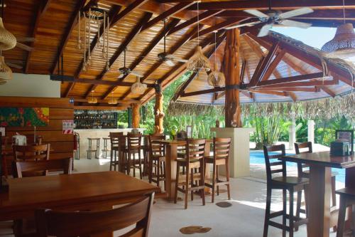 Restaurant, Hotel Playa Espadilla & Gardens in Quepos