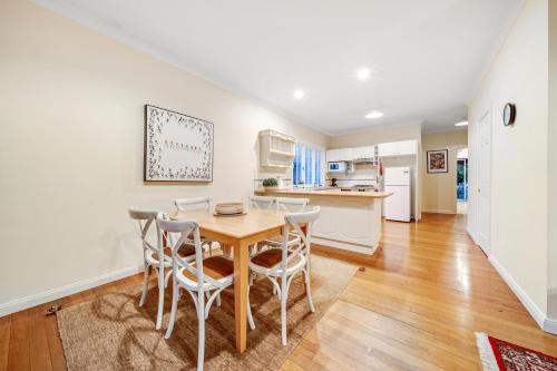 المرافق, ويسبرنج باينز شاليه آند كوتيدجيز (Whispering Pines Chalet & Cottages) in ونتر وورث فال