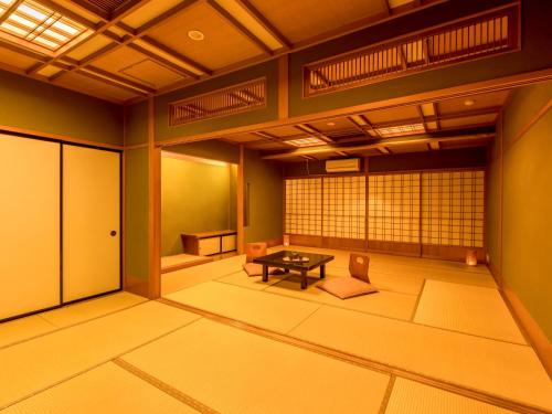 Superior Japanese-Style Large Room (7 Adults)