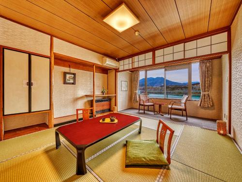 Standard Japanese-Style family Room with Bathroom