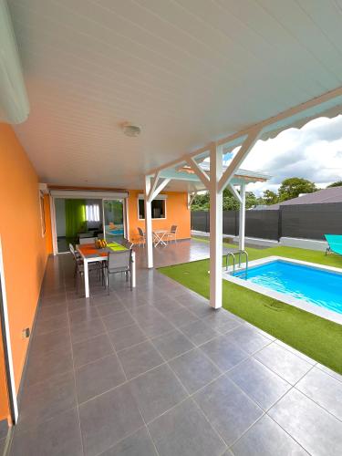 Évasion tropicale Villa de rêve avec piscine à Petit Bourg