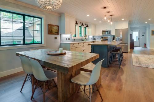 Higgins Lake Vacation Rental w/ Lake Views & Deck! in Houghton Lake (MI)