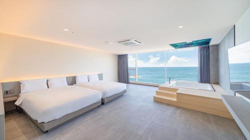2 double beds