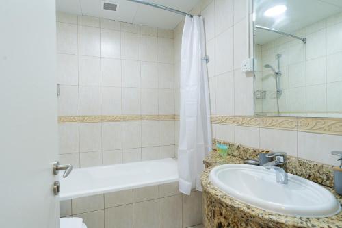 Vibrant - Prime Location Dubai Marina - Near Metro - image 11
