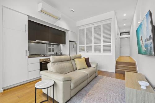 Sophisticated 1-Bed with Modern Vibe by Racecourse
