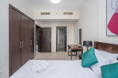 High Floor - Great Location - Family Friendly - image 2