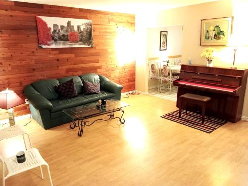 Stylish cozy & lively room - close to amenities