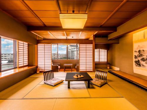 Standard Japanese-Style Family Room with Bathroom - Lake View