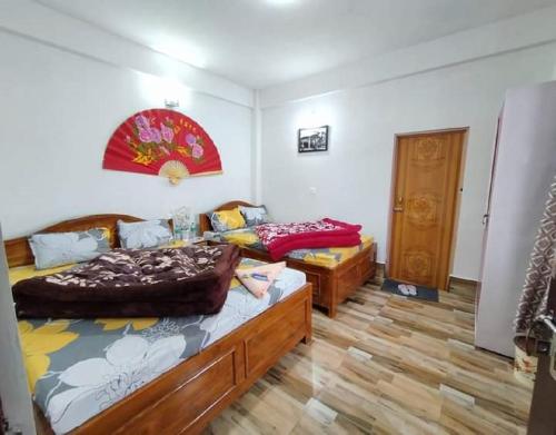 Family Room image 3