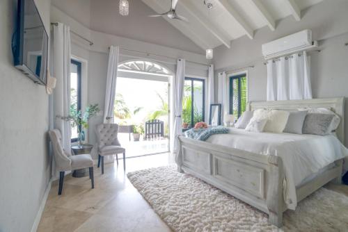 Planos, Kairos - Luxury Oceanfront Villa w 2 Pools Beach Pier in Riversdale