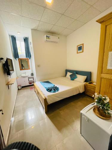 Double Room with Garden View image 10