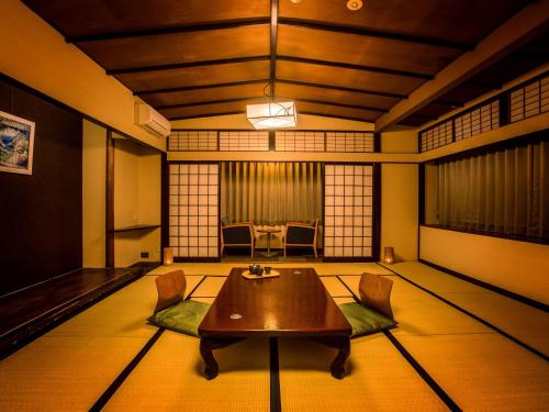 Superior Japanese Style Room (7 Adults)