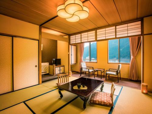 Economy Japanese Style Room with Bathroom with City View (3Adults)