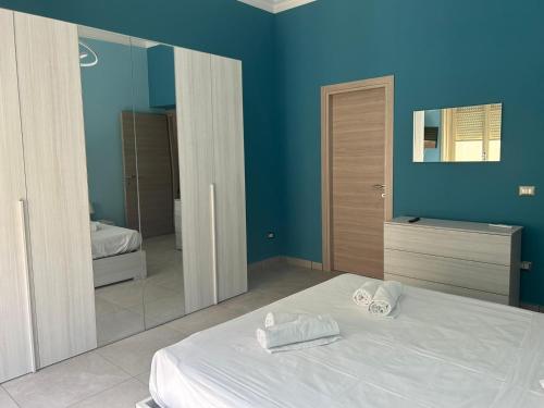 One-Bedroom Apartment image 4
