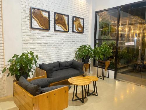 Vestíbul, Urbanview Hotel Medio Inn Palu by RedDoorz in Palu