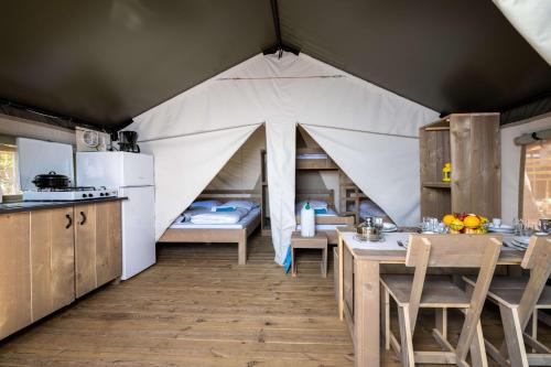 Comfort Safari Tent + Airco image 7