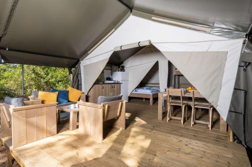Safari Tent Comfort image 10