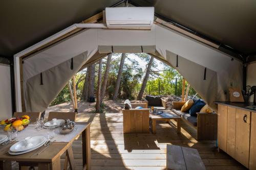 Comfort Safari Tent + Airco image 1
