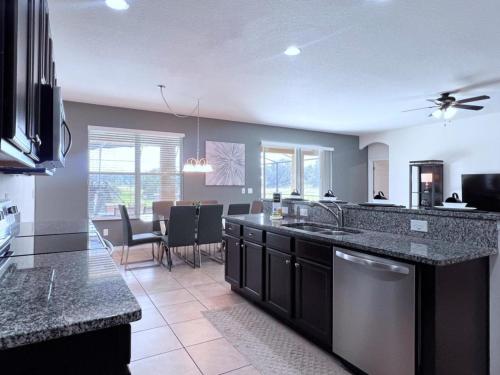 Cozy Family Friendly Pool Home with Game Room-227Y home in Davenport, USA