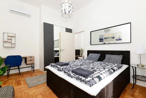 Akacfa 7 Two Bedroom Central Apartment - image 3