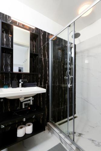 Akacfa 7 Two Bedroom Central Apartment - image 9