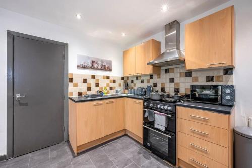 *F4GH for your most relaxed & Cosy stay + Free Parking + Free Fast WiFi * in เวิร์ตลีย์