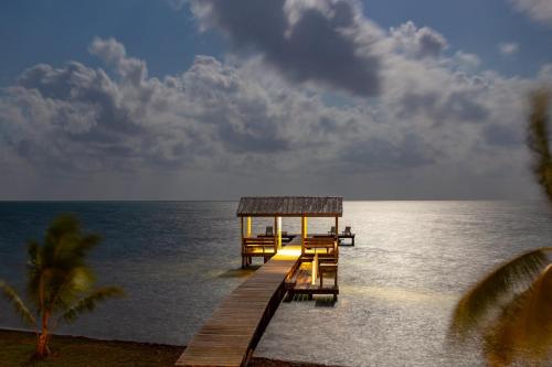 Skats, Casa Al Mar, St. George's Caye - Belize in Ladyville