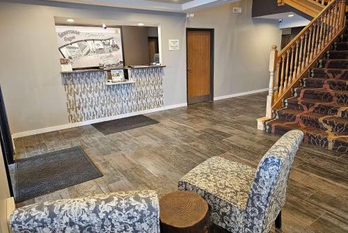 Super 8 by Wyndham Cloverdale - image 11