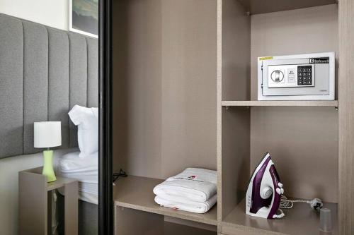 StoneTree - Modern 1BR in Binghatti Creek, Dubai (photo 3)