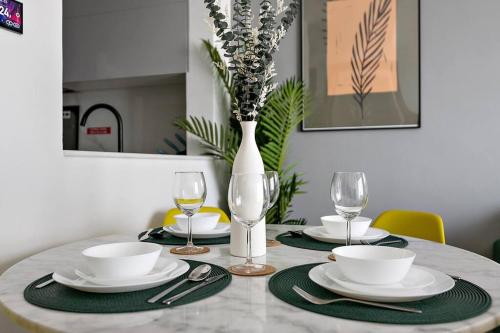 StoneTree - Modern 1BR in Binghatti Creek, Dubai (photo 6)