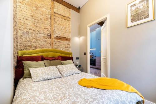 One-Bedroom Apartment image 8