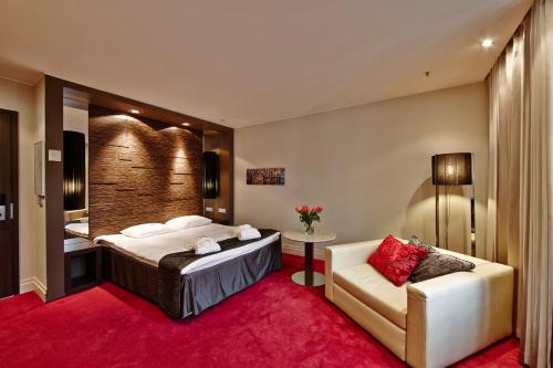Deluxe Double or Twin Room image 2