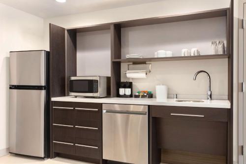 Home2 Suites By Hilton Milwaukee West