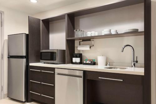 Home2 Suites By Hilton Milwaukee West