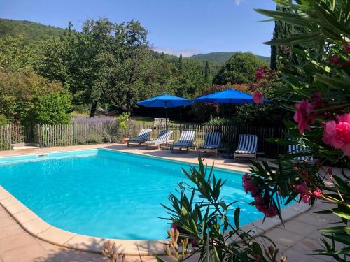 مسبح, La Cerisaie - Chambres d'hôtes & gites (La Cerisaie - Chambres d'hotes & gites) in Riols