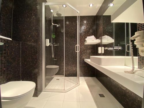 Superior Double or Twin Room image 6