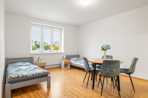 2 bedrooms, 4 beds